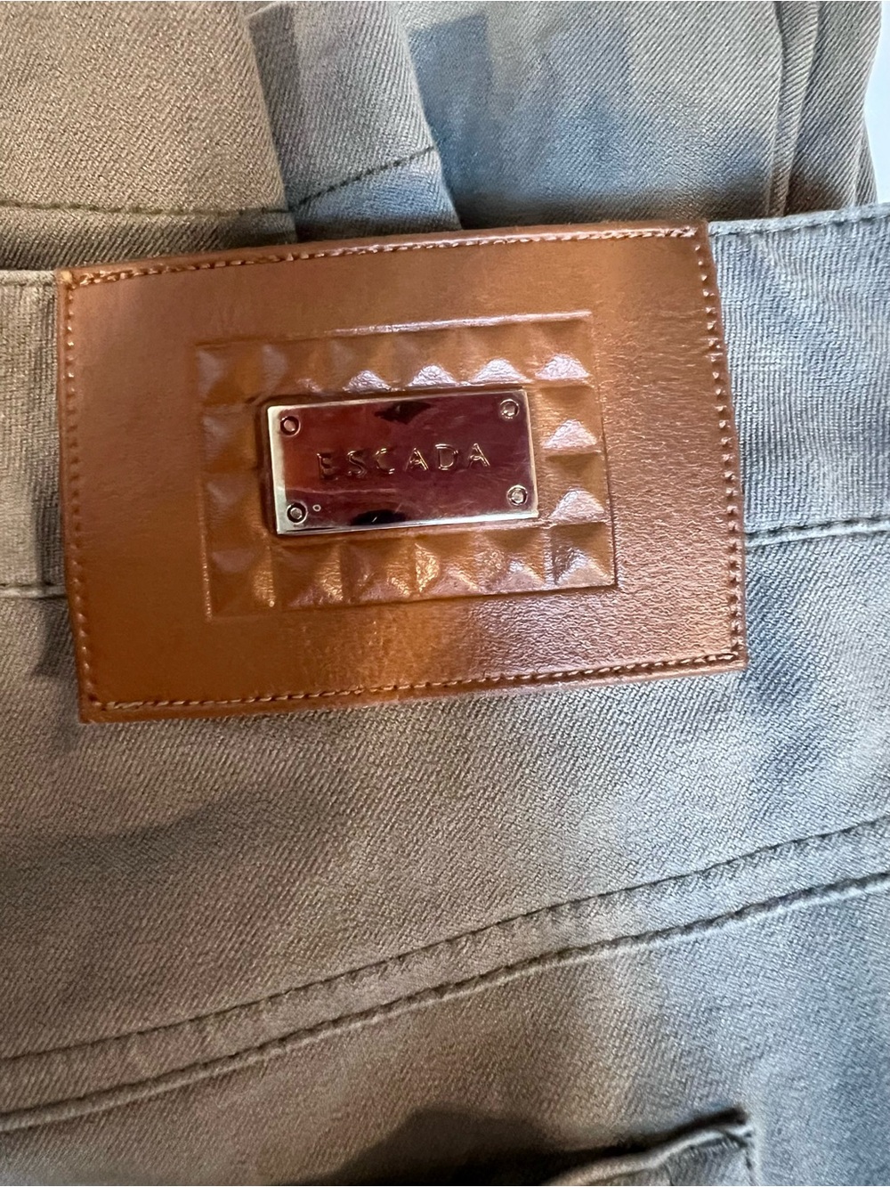 ESCADA Women’s Straight Olive Solid 5-Pocket Jeans Zip Fly Logo Size 40 (10-12) - Picture 6 of 6